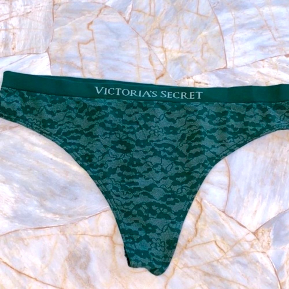 NWT Victoria's Secret Seamless‎ Thong No Show Envious Green Large